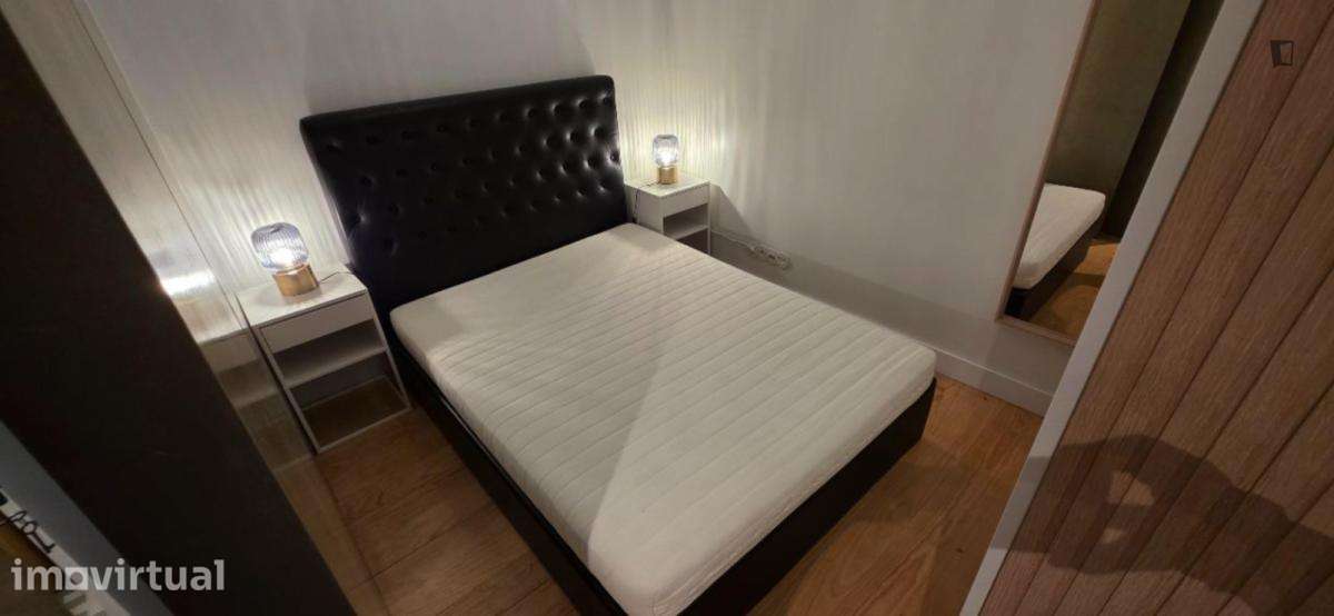 Apartamento com 1 quartos - localizado em Sé Porto - Grande imagem: 3/7