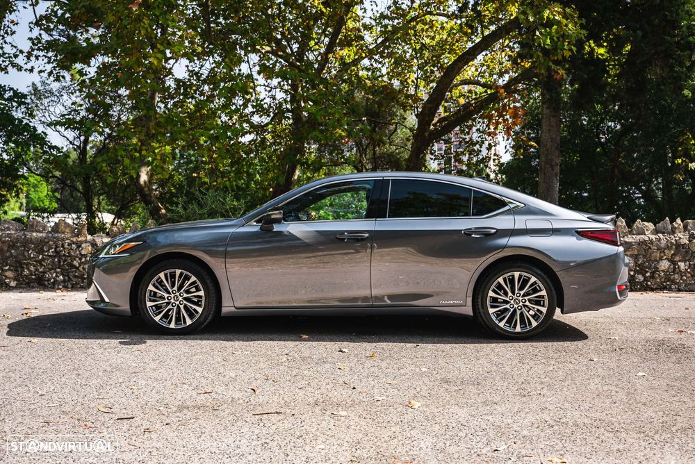 Lexus ES 300h Special Edition - 9