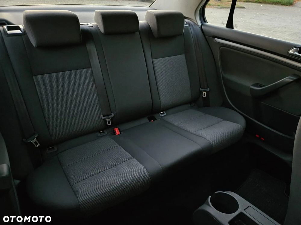 Volkswagen Jetta - 11