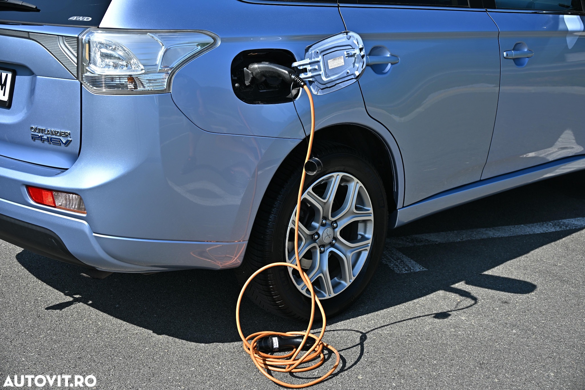 Mitsubishi Outlander 2.0 4WD Plug-In Hybrid - 16