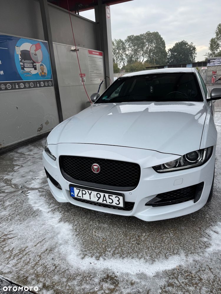 Jaguar XE 2.0 D R-Sport - 19