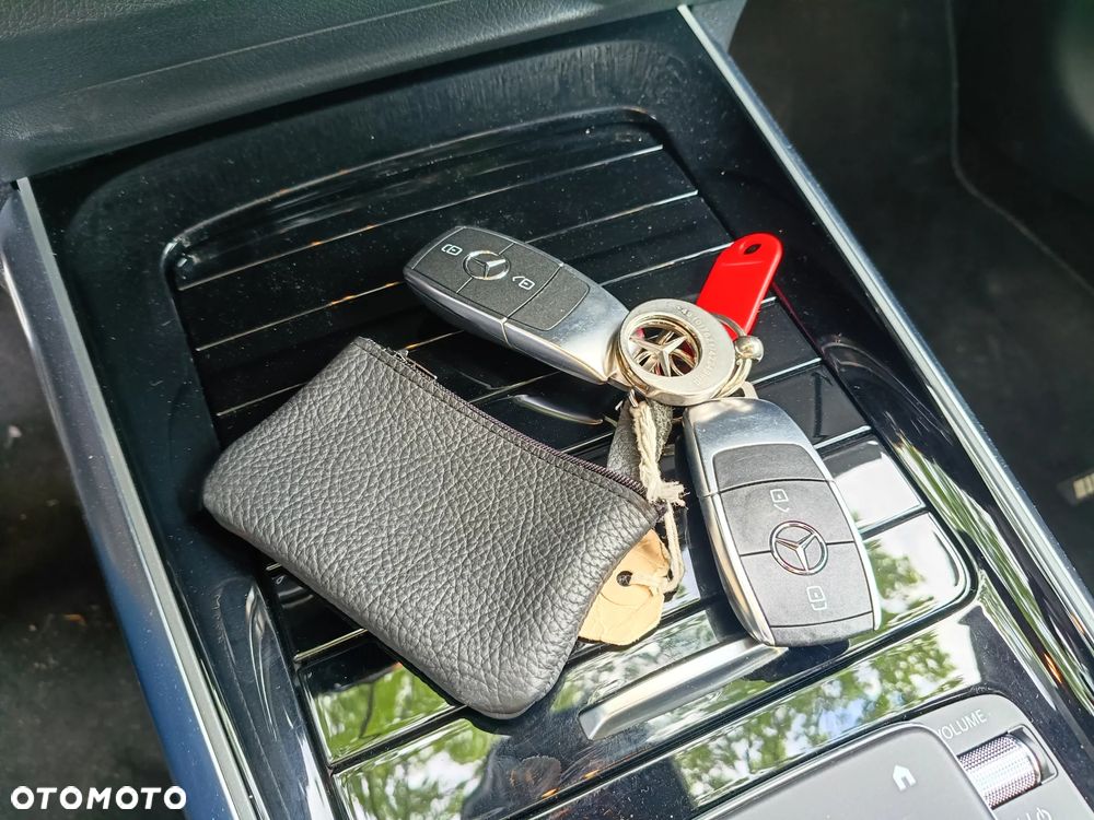Mercedes-Benz GLA - 25