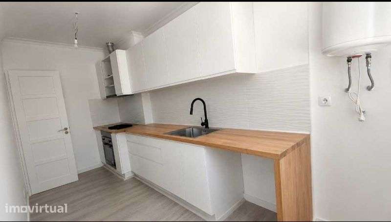 Apartamento T1+1 Remodelado - Grande imagem: 2/9