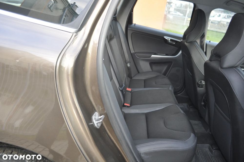 Volvo XC 60 D4 Drive-E R-Design Momentum - 11