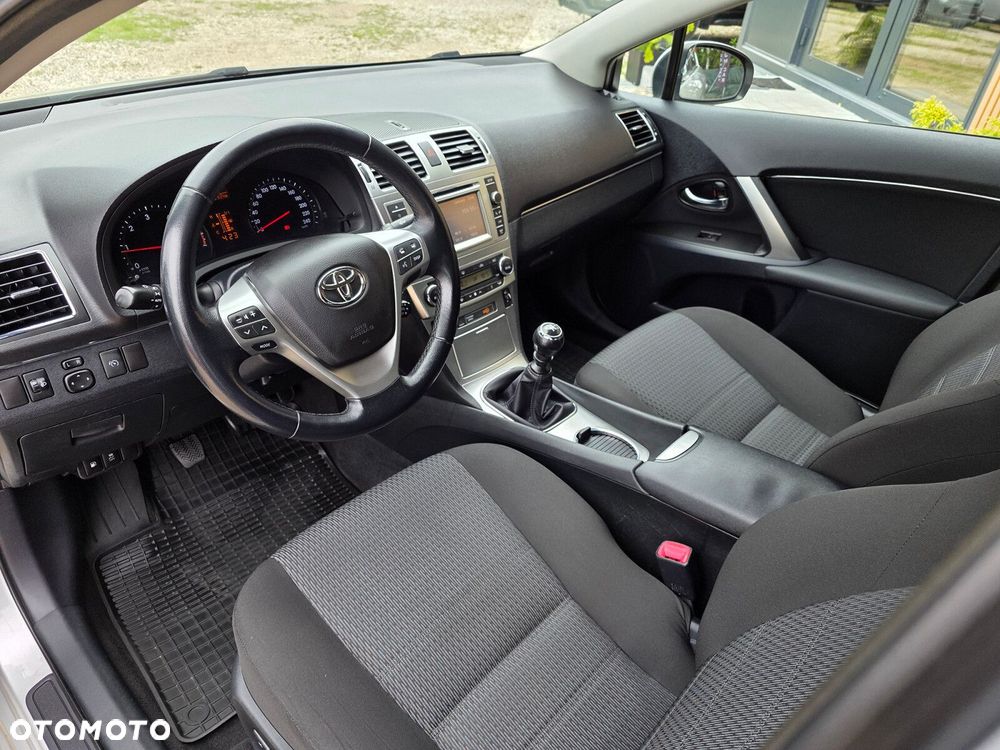 Toyota Avensis - 10