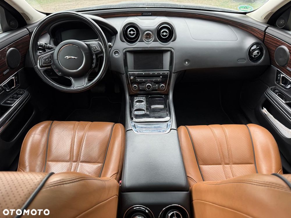 Jaguar XJ 3.0 D V6 LWB Portfolio - 8