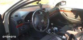 Toyota Avensis 1.8 VVT-i Sol - 11