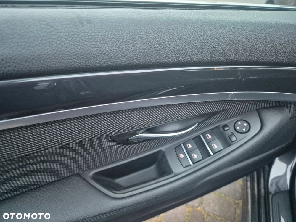 BMW Seria 5 525d xDrive Sport-Aut - 11