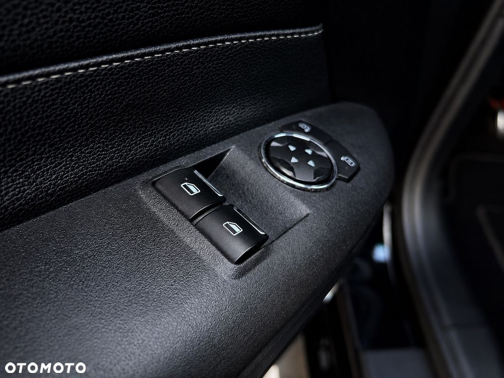 Ford Mustang - 25