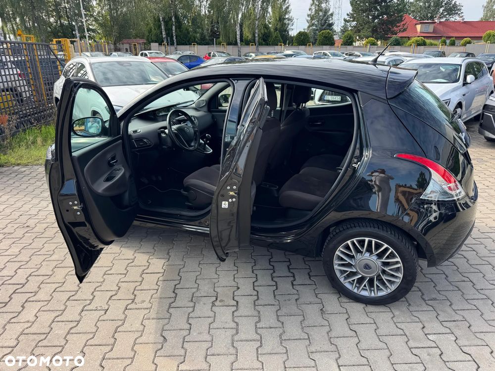 Lancia Ypsilon Y 1.2 8v Gold - 33