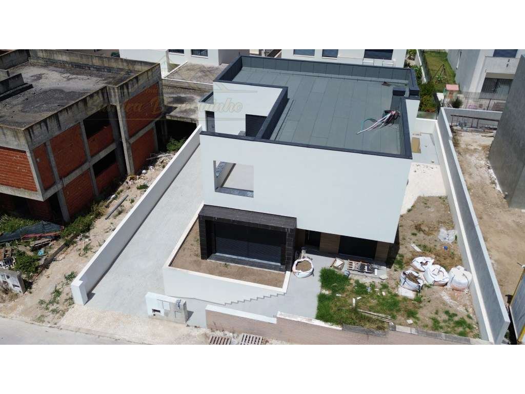 Moradia T5 NOVA com piscina - Grande imagem: 2/60