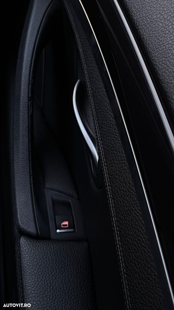 BMW Seria 5 525d xDrive AT - 33