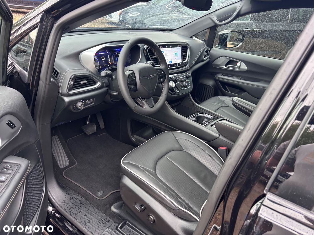 Chrysler Pacifica - 17