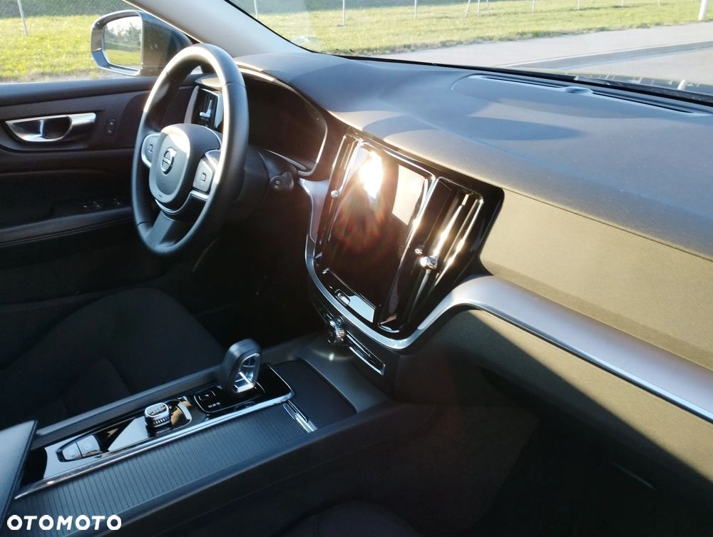 Volvo V60 B3 B Momentum - 26