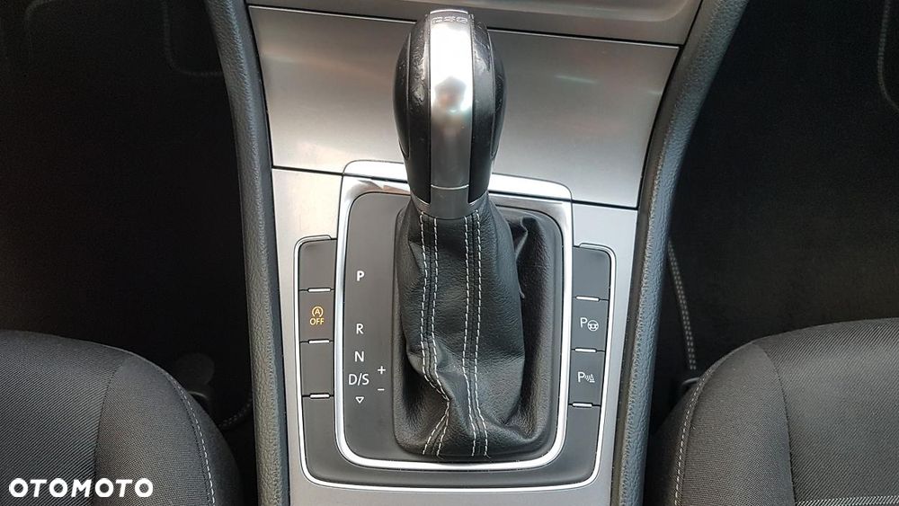 Volkswagen Golf 2.0 TDI BlueMotion Technology DSG Lounge - 37
