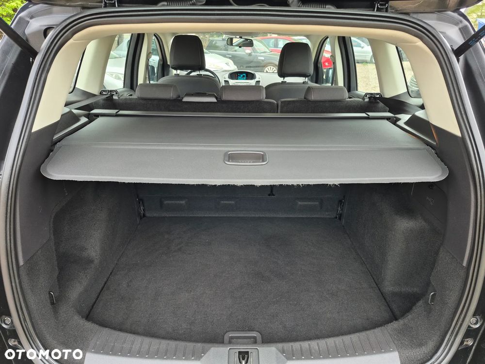 Ford Kuga 1.6 EcoBoost 2x4 Titanium - 32