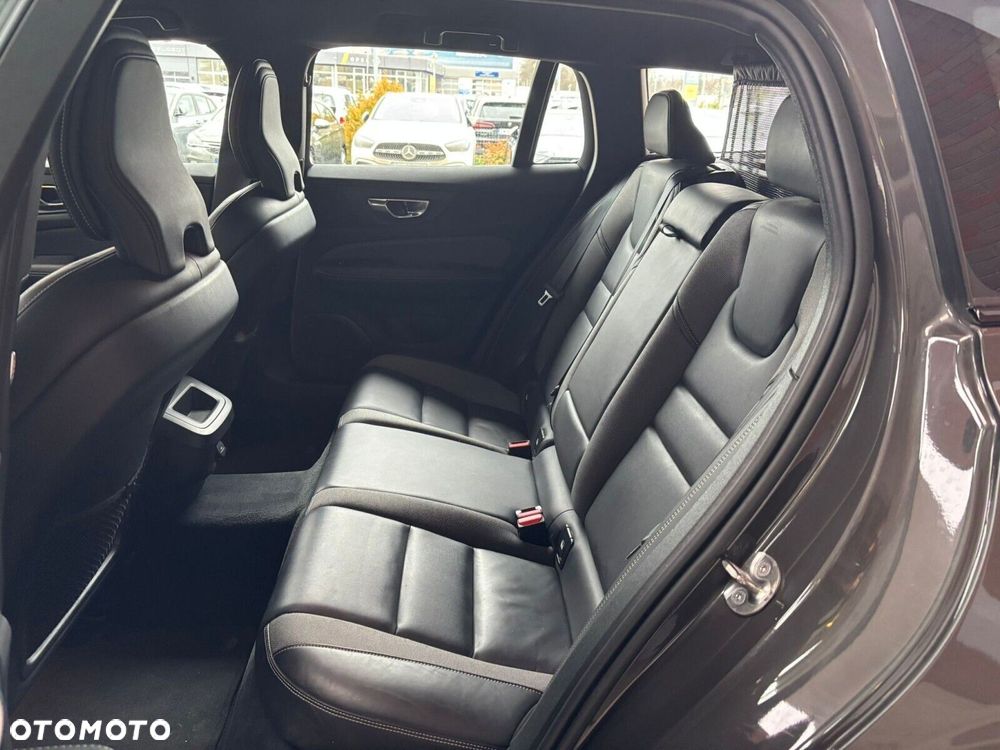 Volvo V60 B4 B Plus Dark - 10