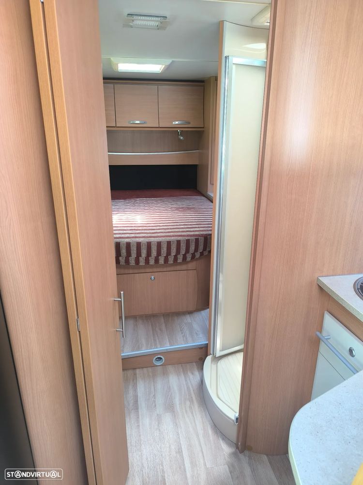 Challenger Genesis Cama central - 9