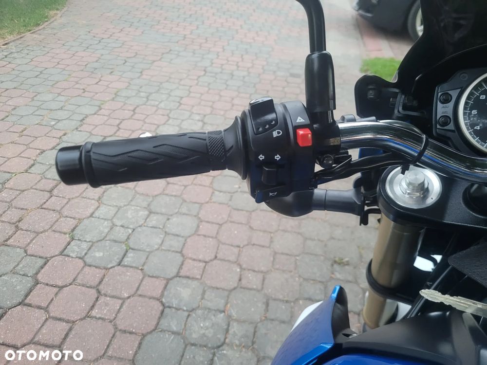 Suzuki GSR - 31