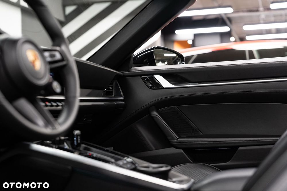 Porsche 911 Carrera 4S - 30