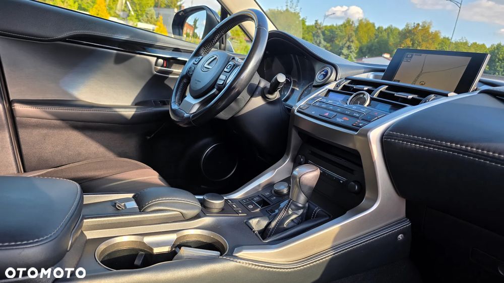 Lexus NX 300h Elite 2WD - 28