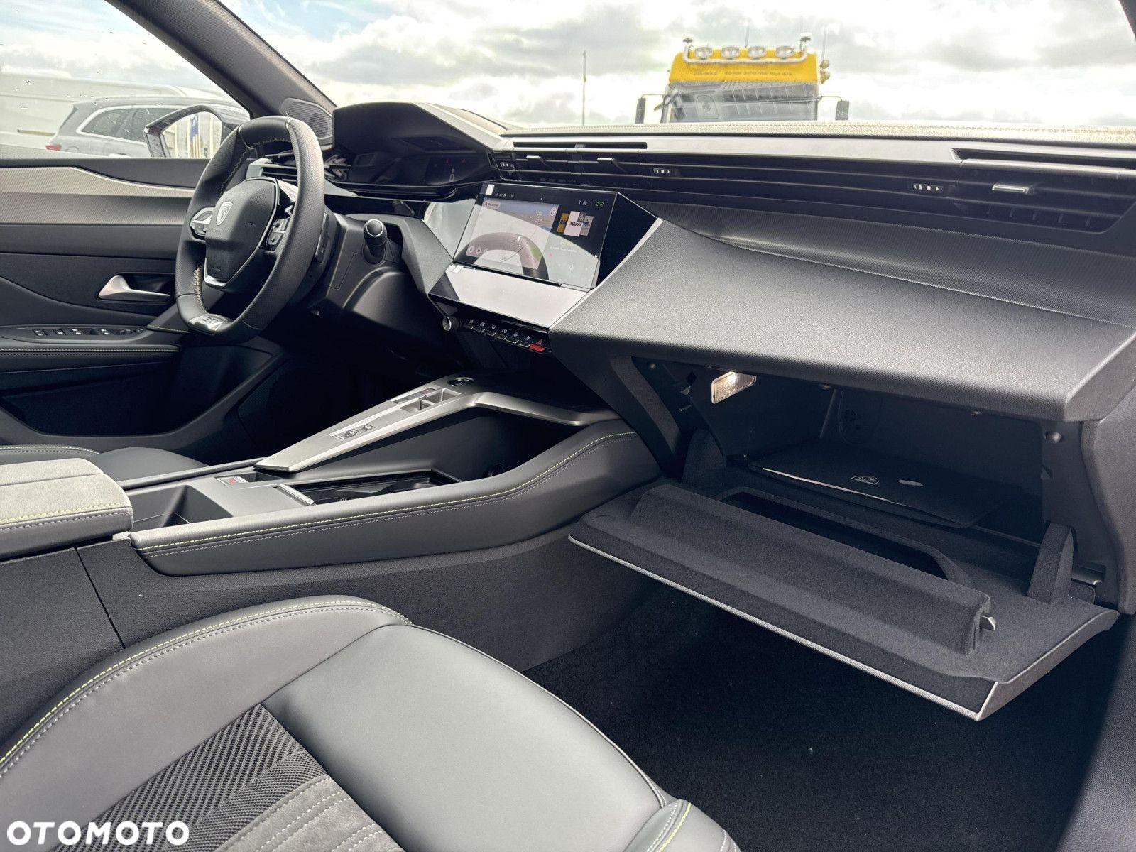 Peugeot 408 - 24