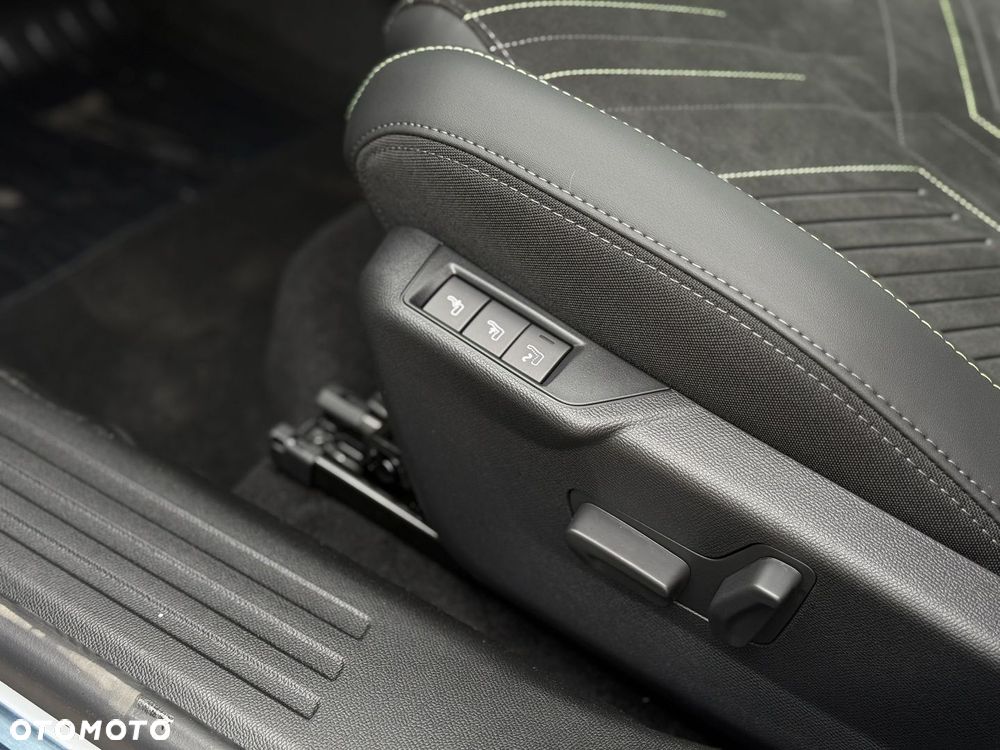 Peugeot 2008 PureTech mHEV GT E-DCS6 - 12
