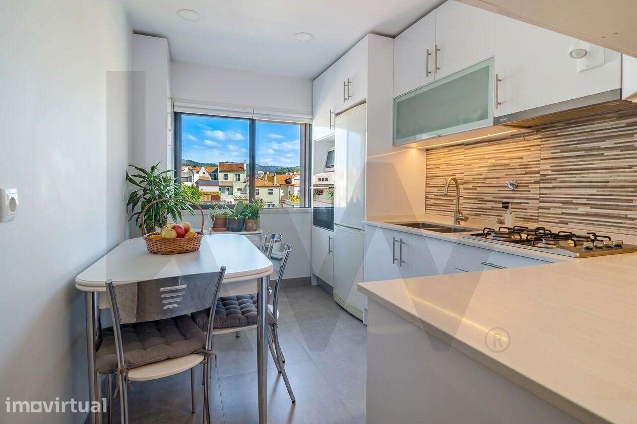 Apartamento renovado T2  perto do Metro e Transportes -Excelente Luz e - Grande imagem: 2/24