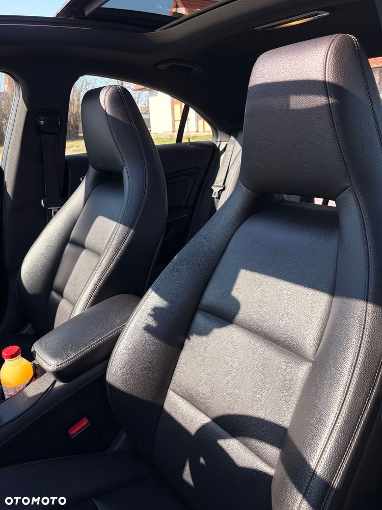 Mercedes-Benz CLA 250 4Matic 7G-DCT - 15