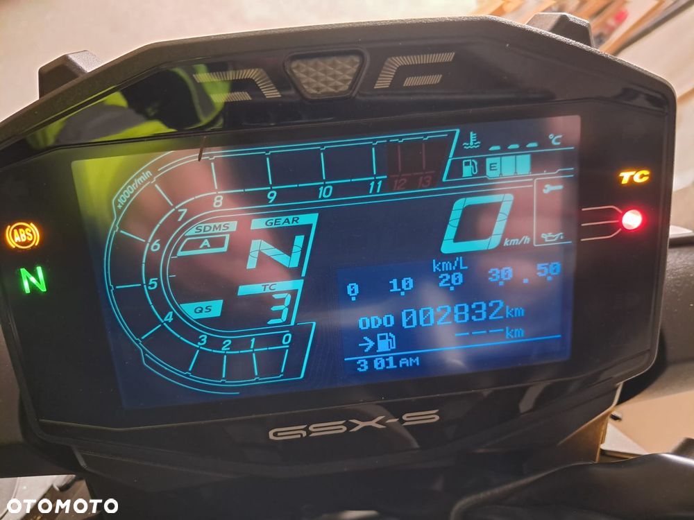 Suzuki GSX 1000 - 8