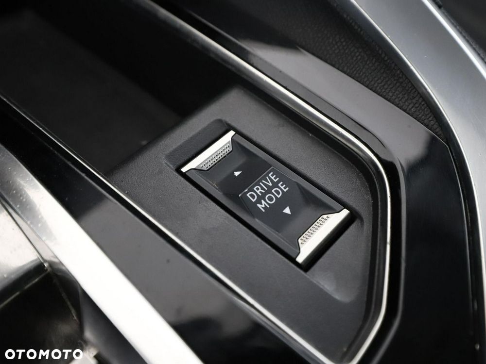 Peugeot 3008 1.6 PureTech Hybrid PHEV Allure Pack S&S EAT8 - 31
