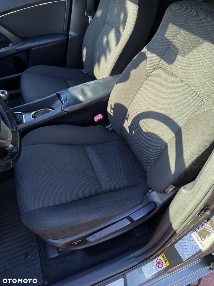 Toyota Avensis 2.0 D-4D Premium - 16