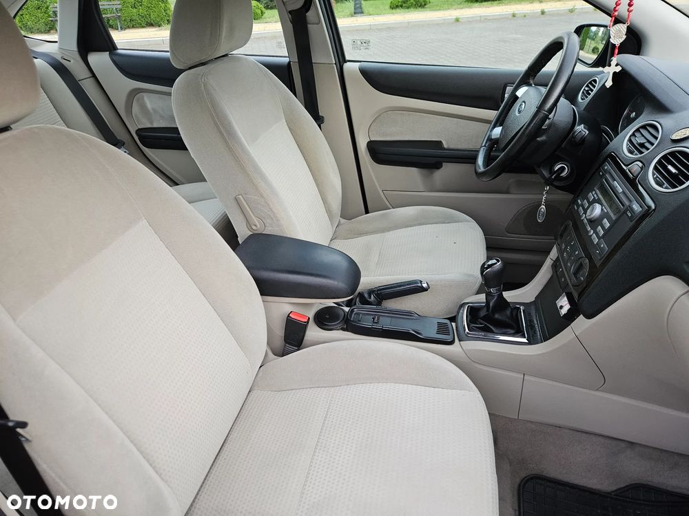 Ford Focus 1.6 TDCi Ghia - 24