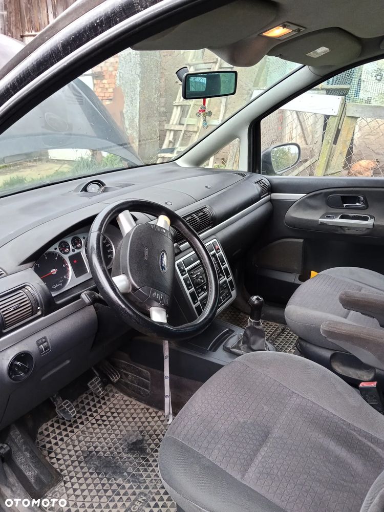 Ford Galaxy - 8