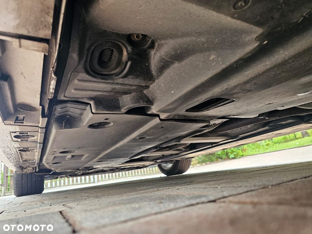 Toyota Corolla 1.8 Hybrid Club - 18