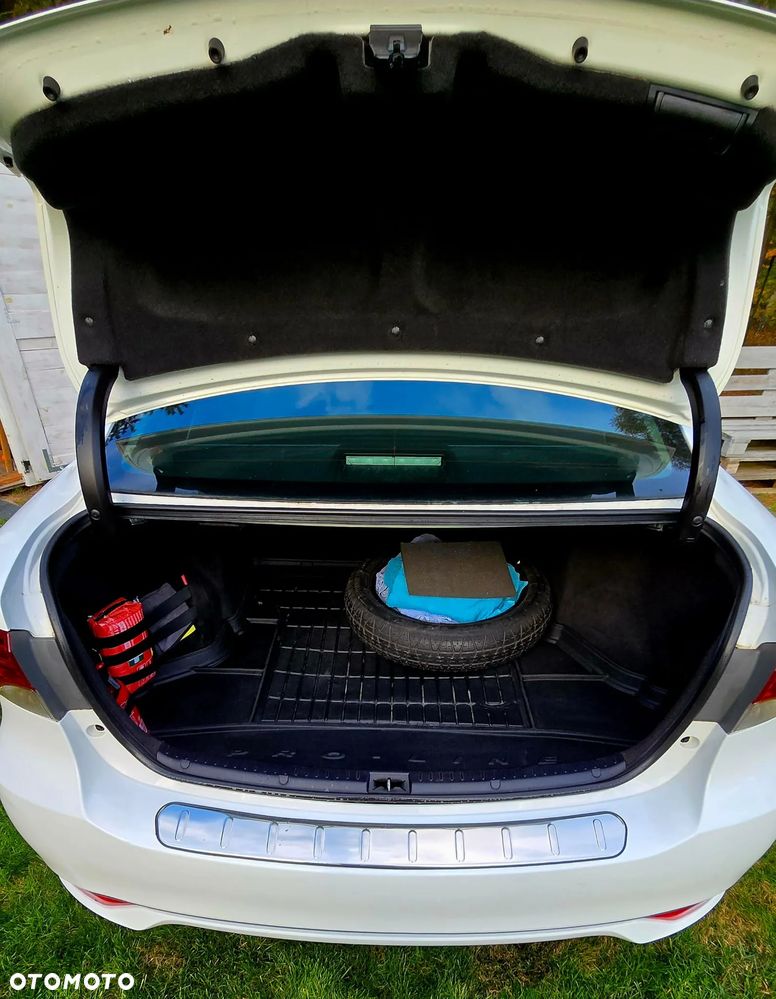 Toyota Avensis - 14