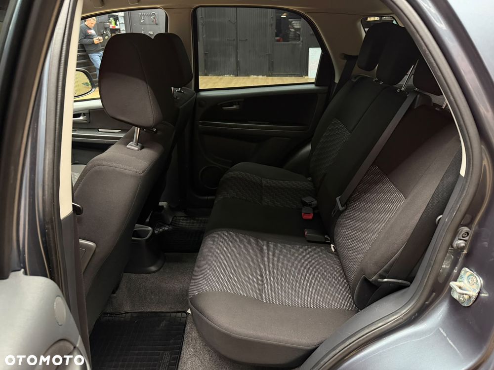 Suzuki SX4 1.6 GS / Premium - 10