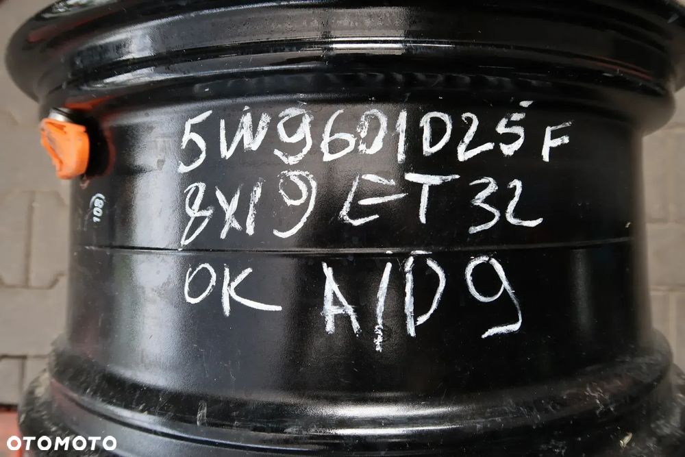 AD9 Felga audi A4 8W9601025H 8x19et32 - 6