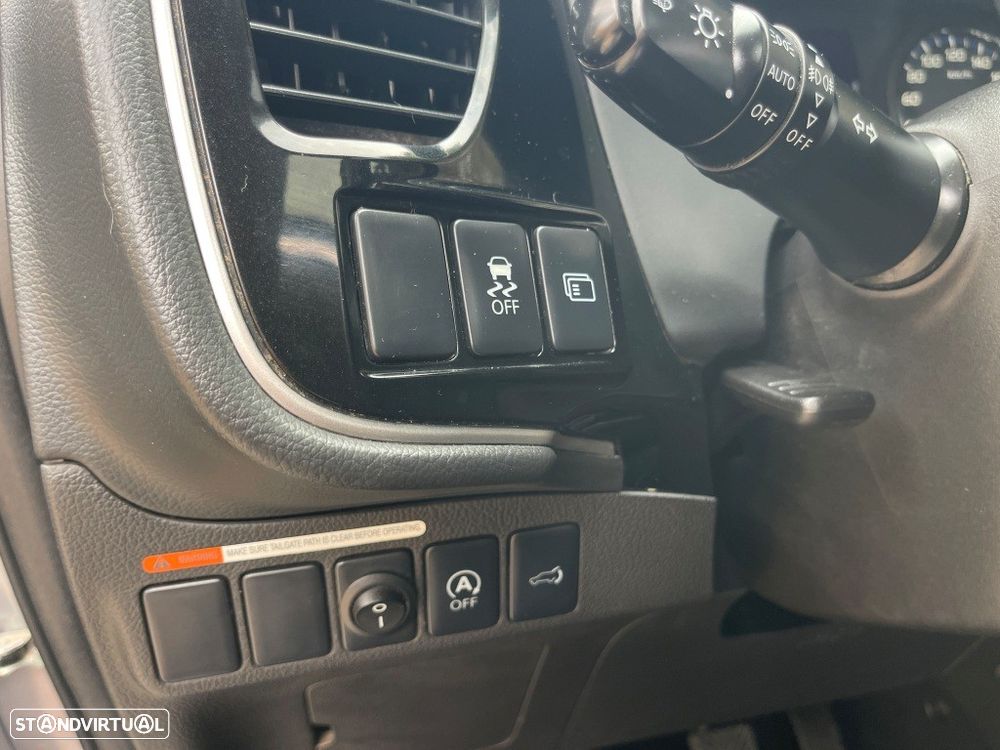 Mitsubishi Outlander 2.2 DI-D Instyle - 29