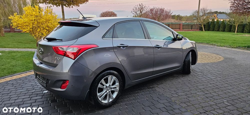 Hyundai i30 1.6 CRDi Fifa World Cup Edition - 9