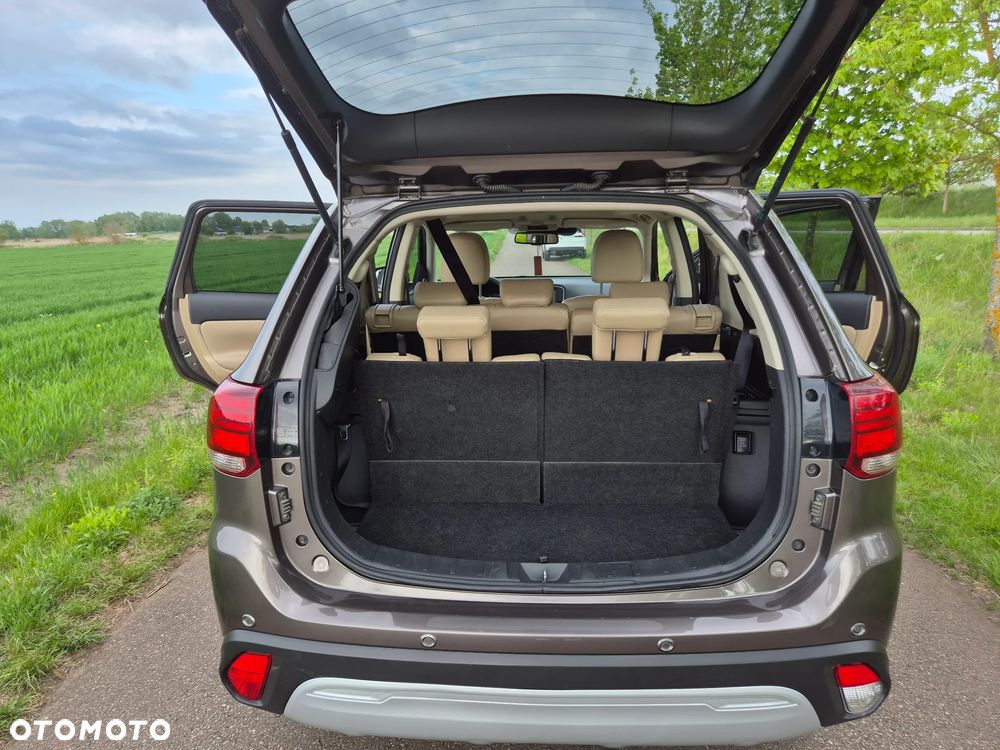 Mitsubishi Outlander 2.0 Instyle + 4WD CVT - 24