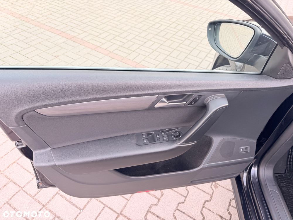 Volkswagen Passat 2.0 TDI BlueMotion Technology R-Line - 21