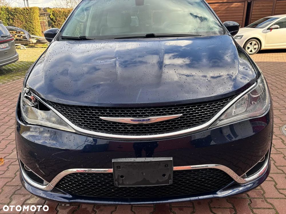 Chrysler Pacifica - 11