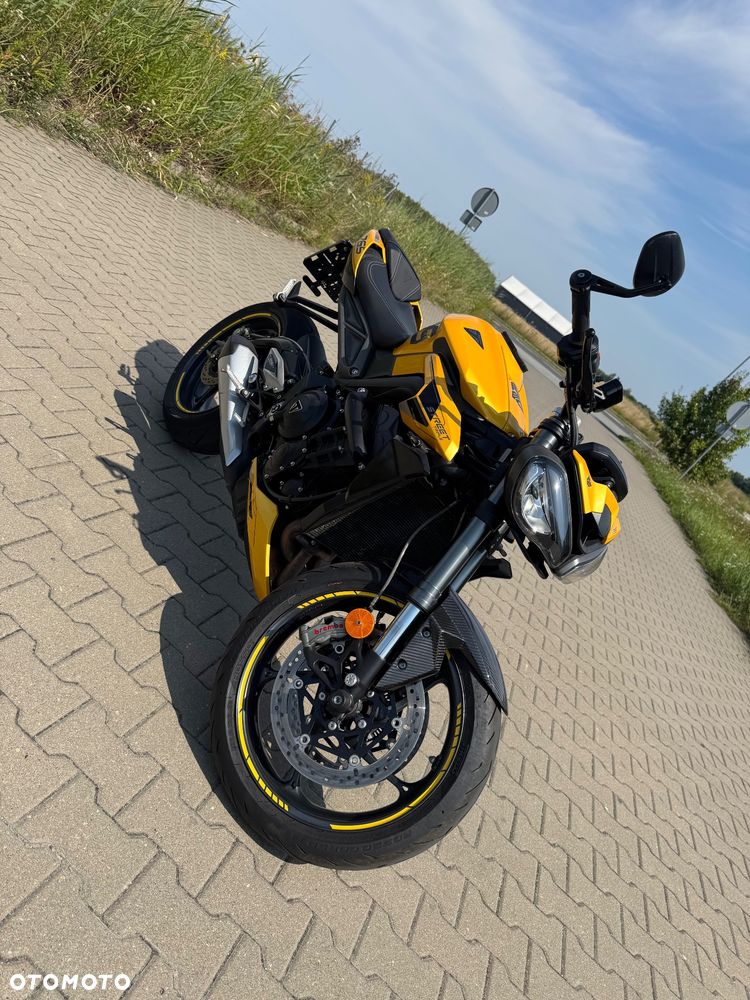 Triumph Street Triple - 1