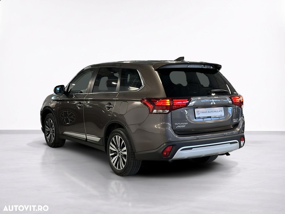 Mitsubishi Outlander - 4
