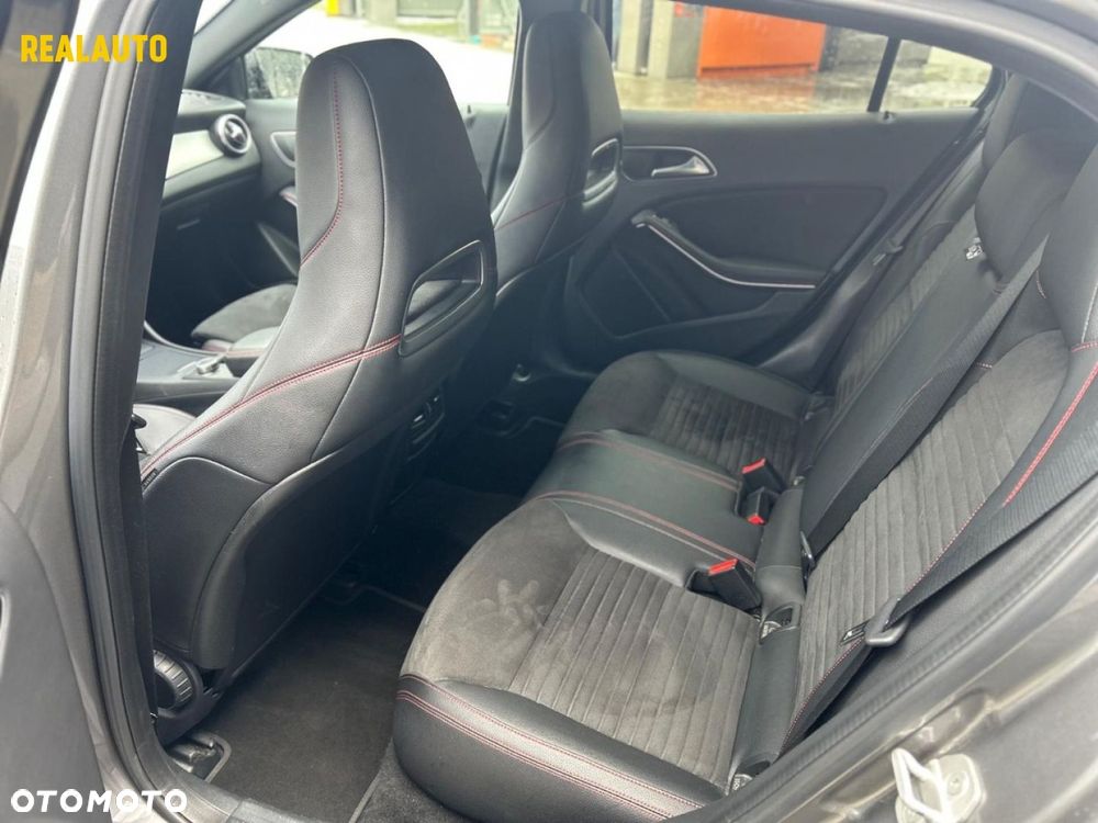 Mercedes-Benz GLA - 24