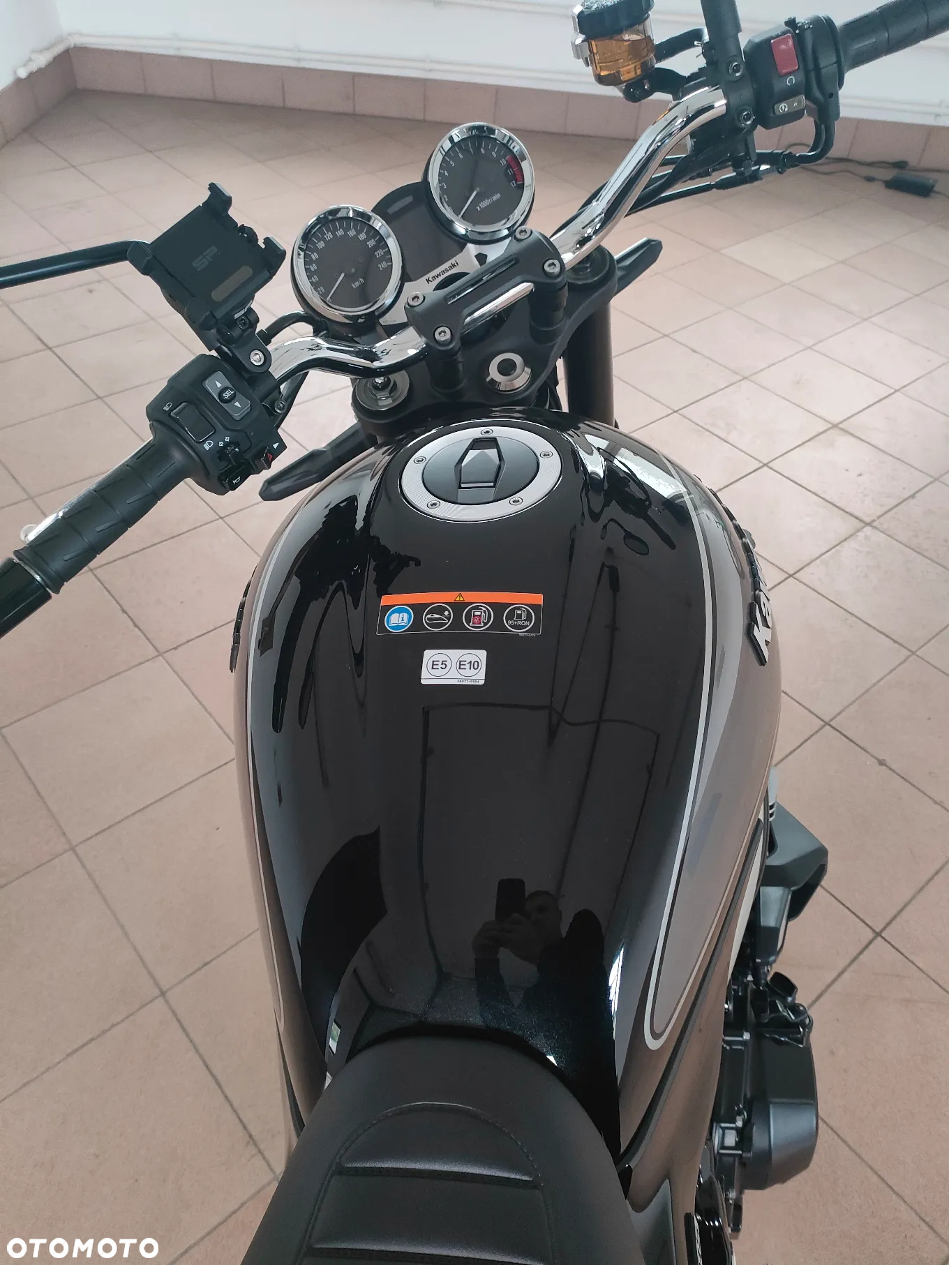 Kawasaki Z 900 RS - 6