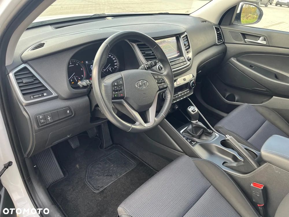 Hyundai Tucson 1.7 CRDI BlueDrive TourdePologne 2WD - 13