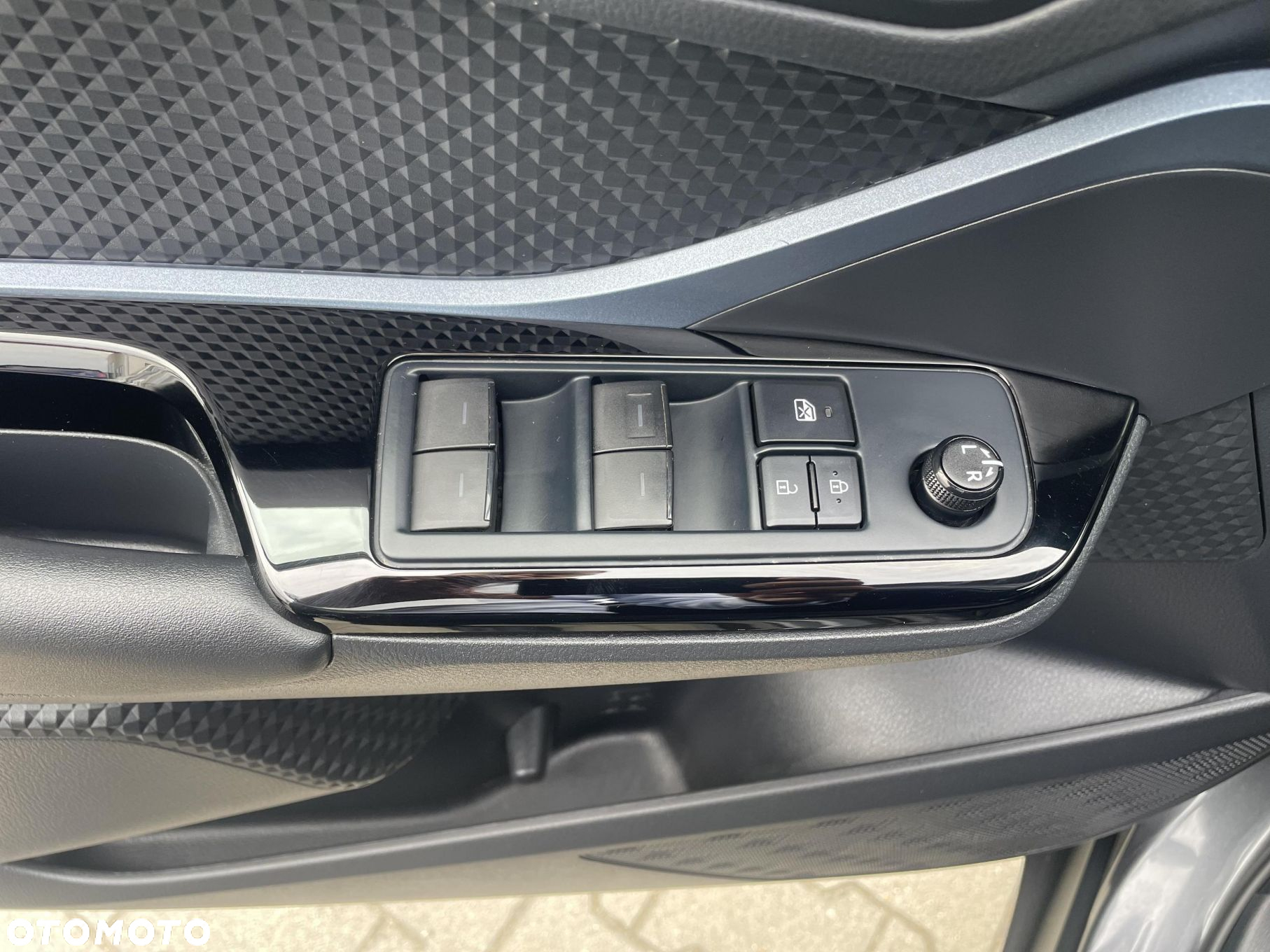 Toyota C-HR - 11