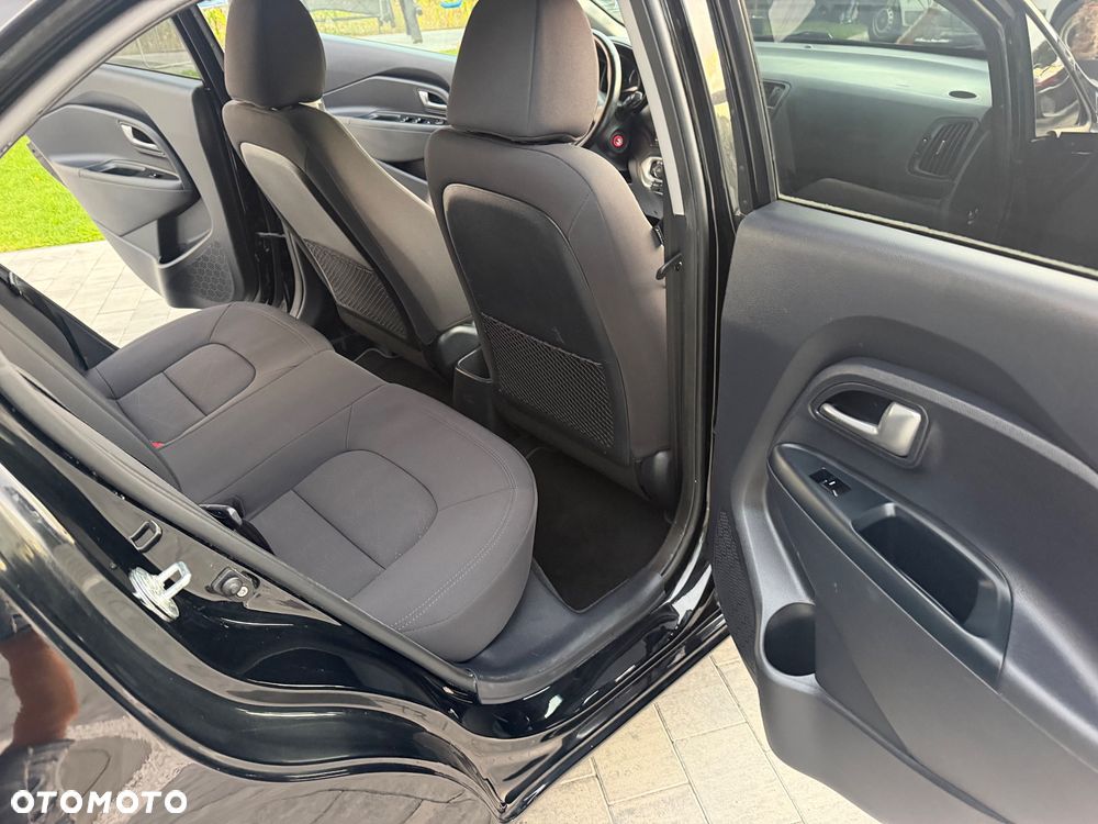 Kia Rio - 8